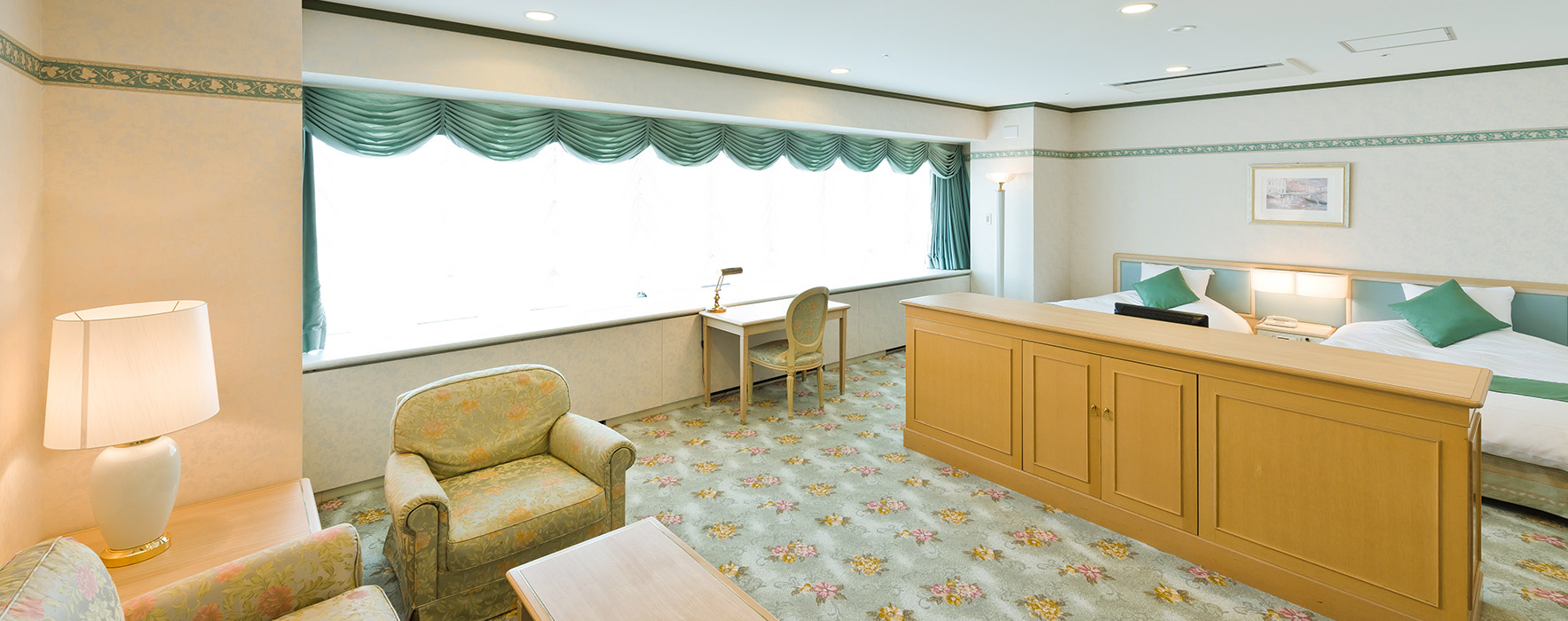 Semi-Suite room